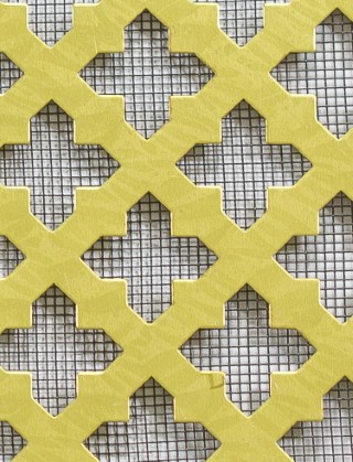 Fancy Cross brass 1X1m with black backing mesh